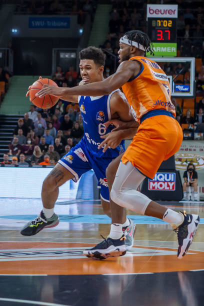 旁骛地朝着 旁骛地朝着