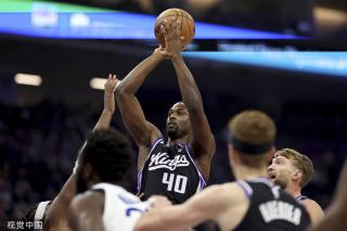 解围到边路 解围到边路