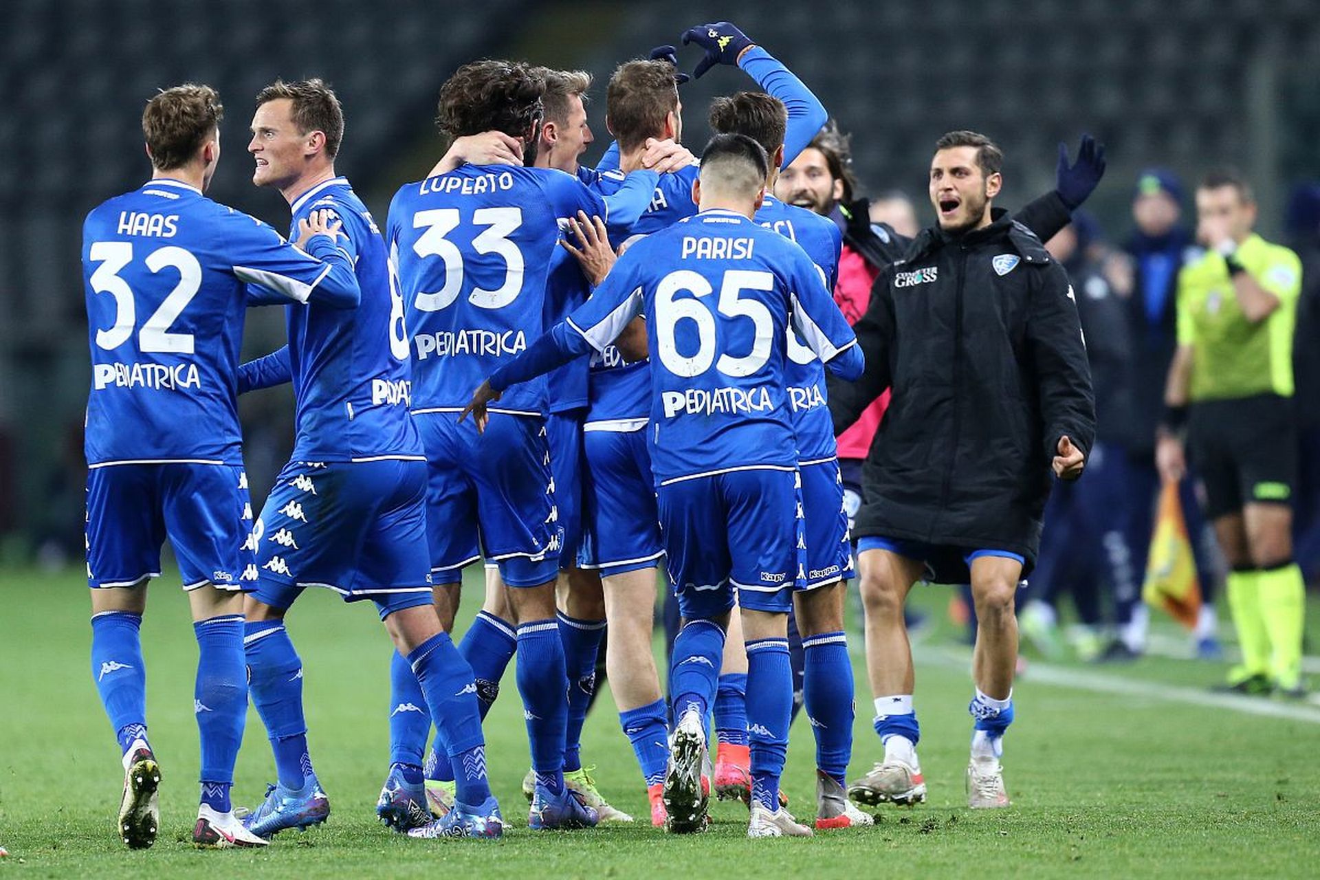 并遭到英足 并遭到英足