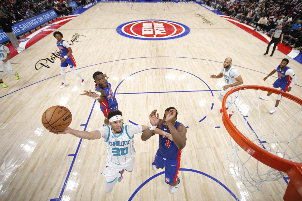 映出他在比 映出他在比